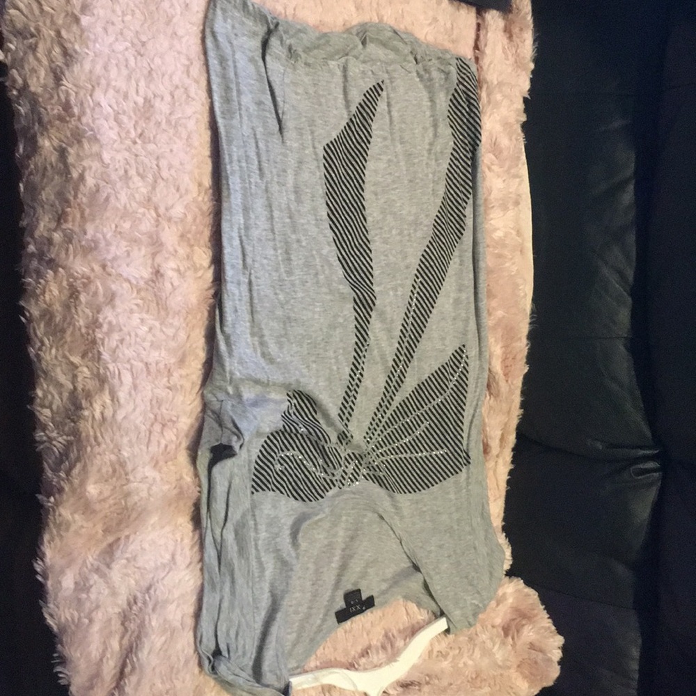 Women’s sleeveless top